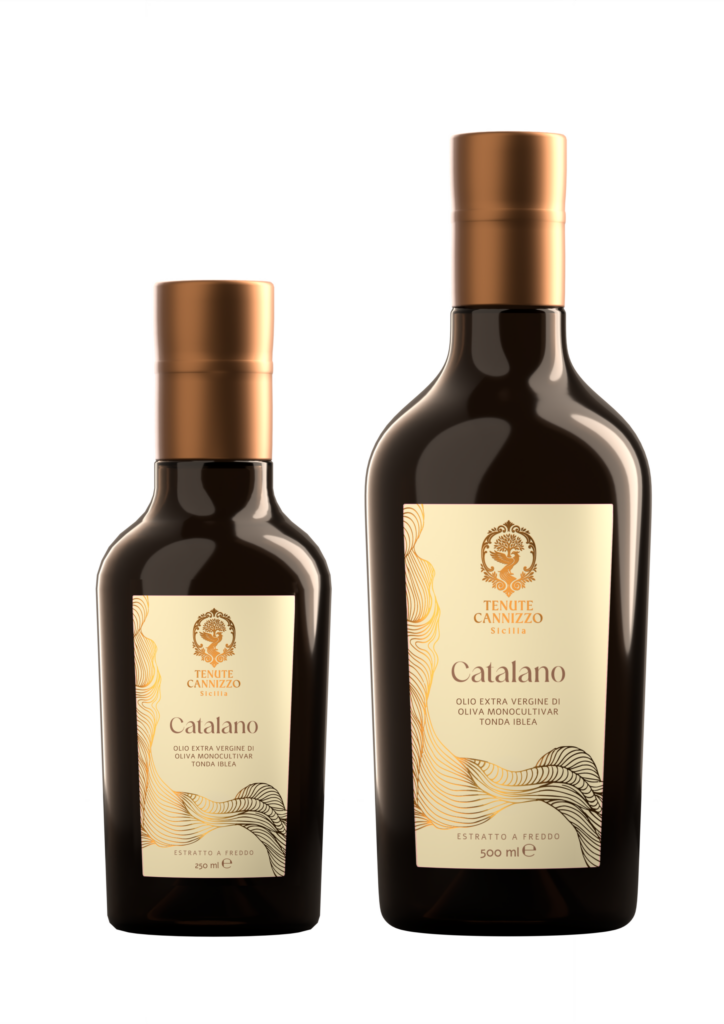 Bottiglie da 250 ml e 500 ml di olio extravergine di oliva Catalano Tonda Iblea DOP Tenute Cannizzo.