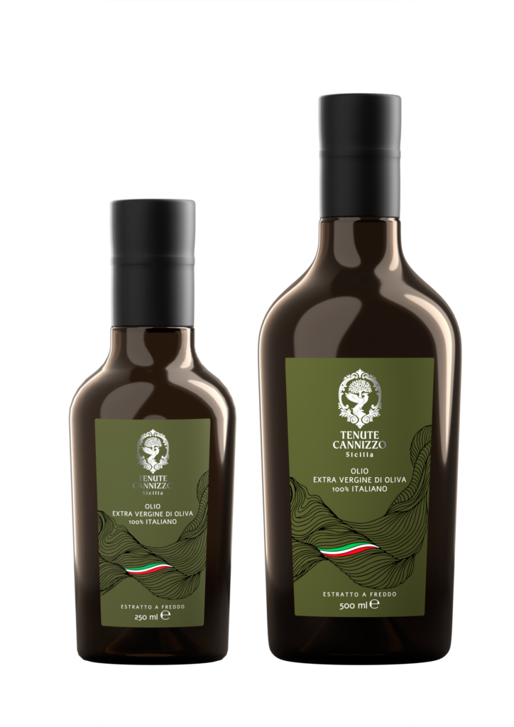 Due bottiglie di olio extravergine di oliva 100% Italiano Tenute Cannizzo nei formati 250 e 500 ml.