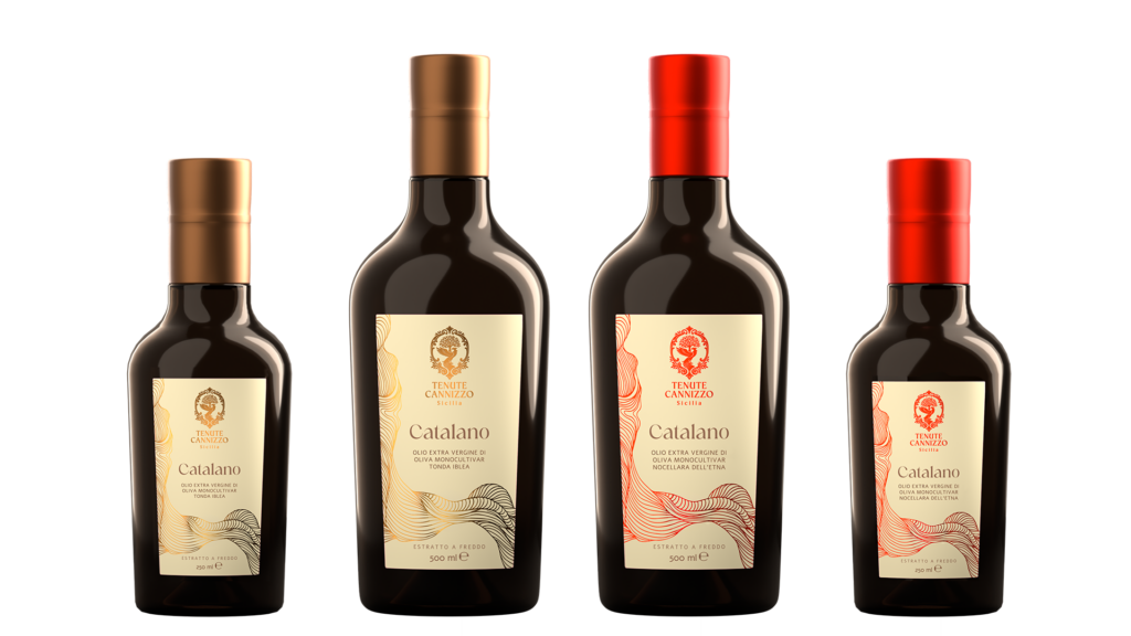 Quattro bottiglie Catalano Monocultivar EVO DOP Tenute Cannizzo su fondo nero, nei formati Nocellara dell’Etna e Tonda Iblea.